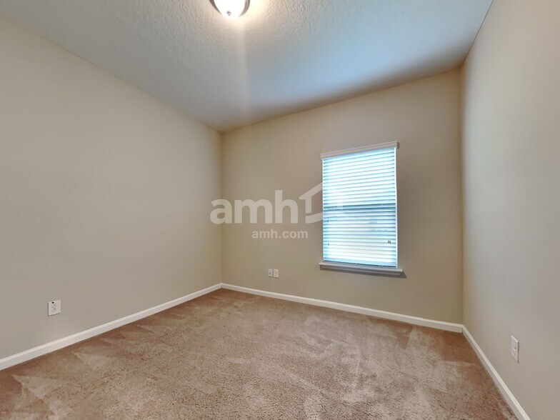 Building Photo - 120 Trumpco Dr