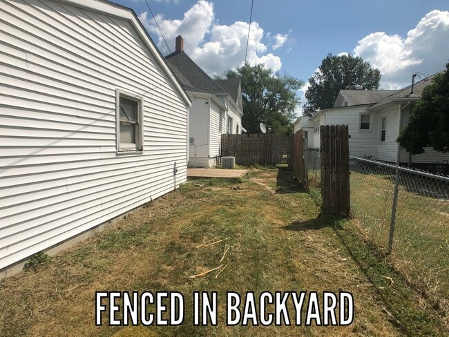 Building Photo - 1344 N Walnut St