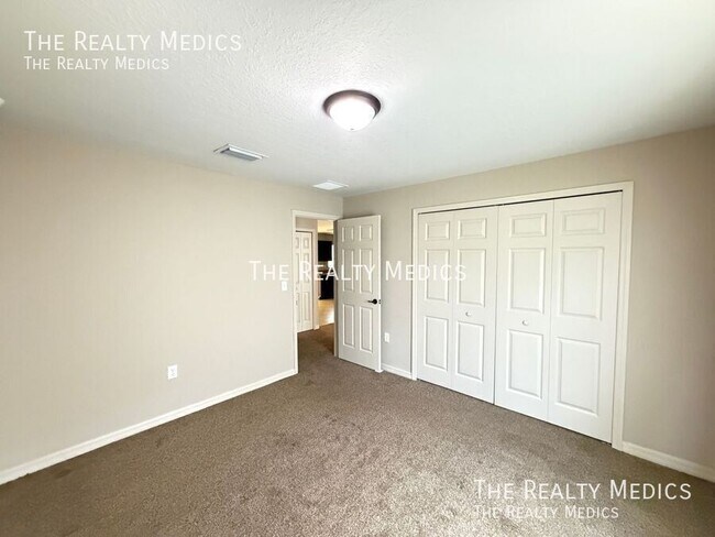 Building Photo - 4864 SE 137th Pl