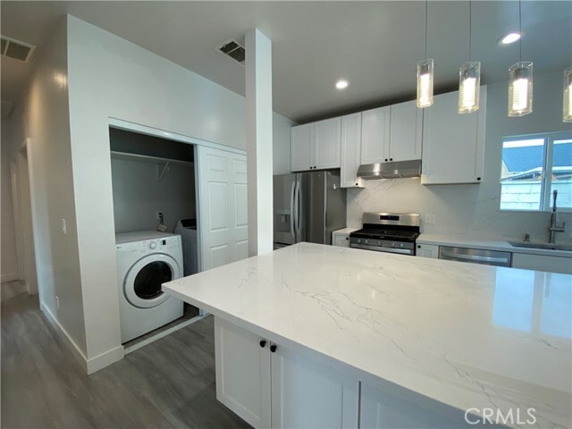 Building Photo - 1653 W Chateau Pl