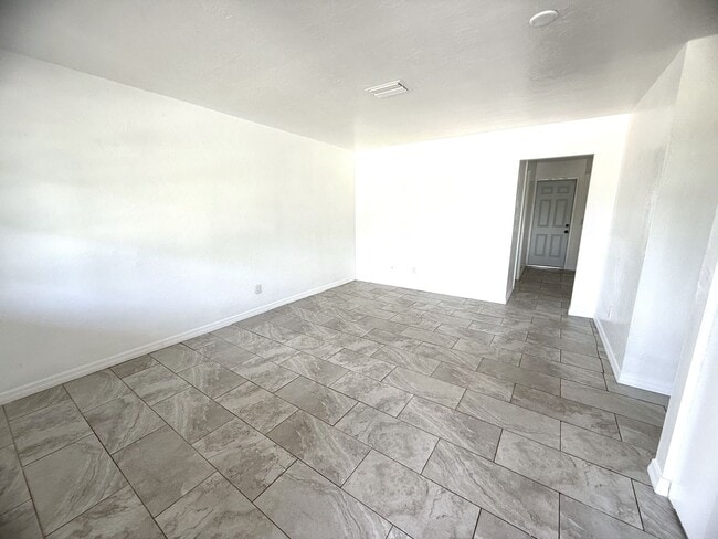 Building Photo - 2621 Nightshade Ln