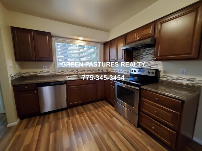 Building Photo - 388 Smithridge Park