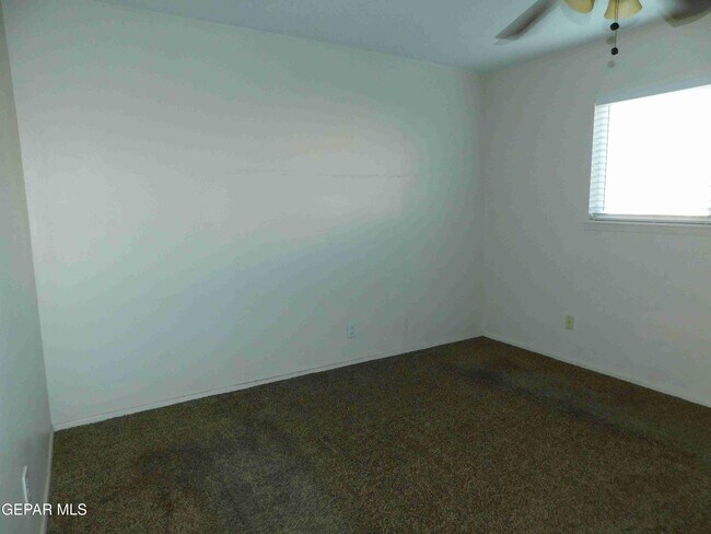 Building Photo - 225 3 Rivers Dr