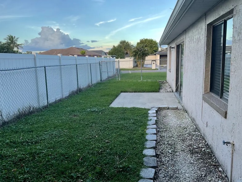 Building Photo - 137 Alameda Dr