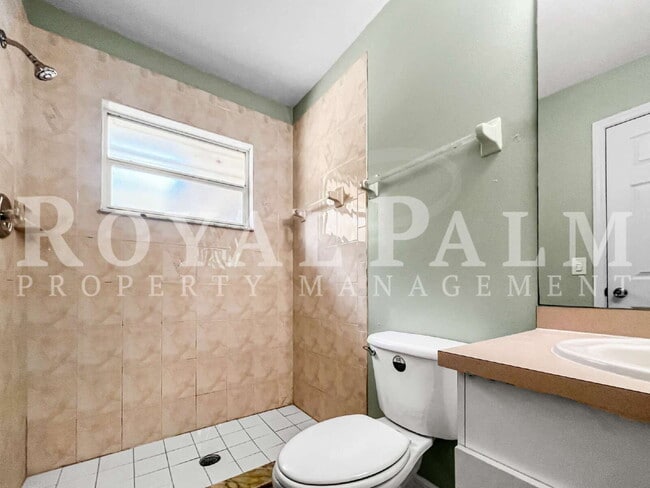 Building Photo - 1909 SW Santa Barbara Pl