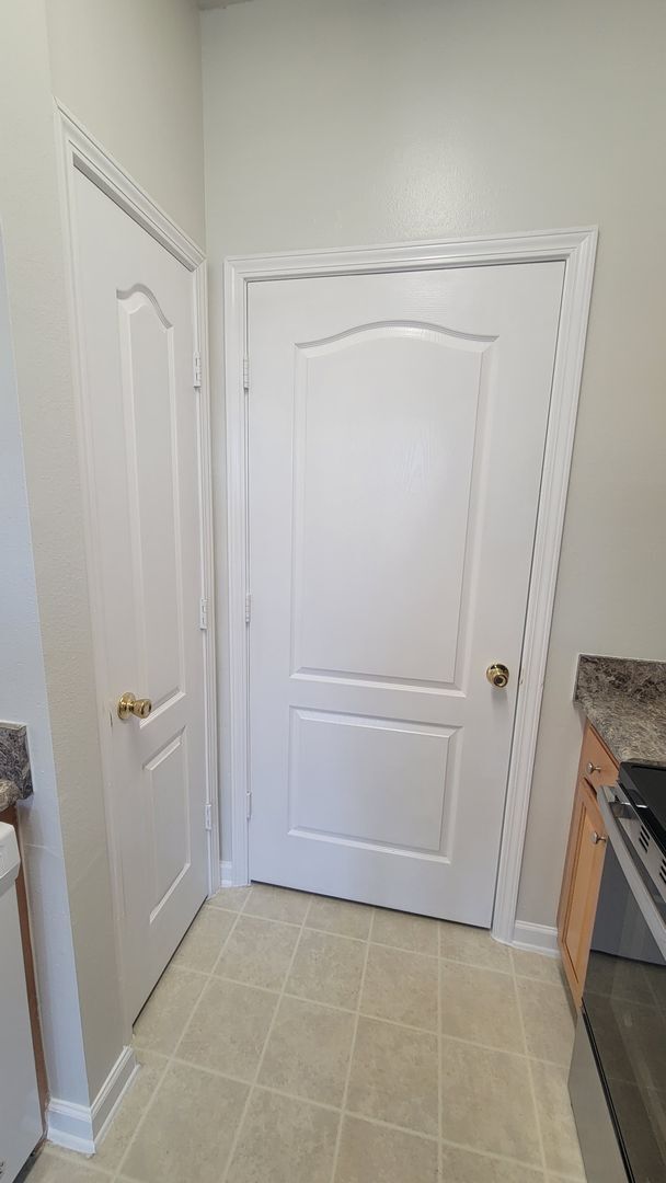 Building Photo - The Villas Condominiums  2/2 AVAILALBE NOW!