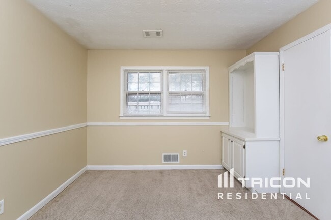 Building Photo - 2633 Green Valley Ct