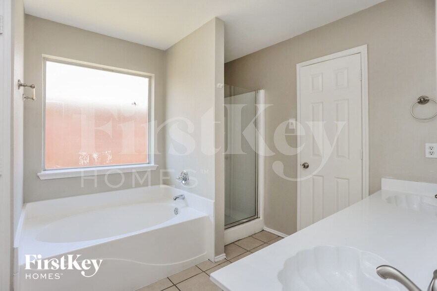 Building Photo - 635 St Eric Dr