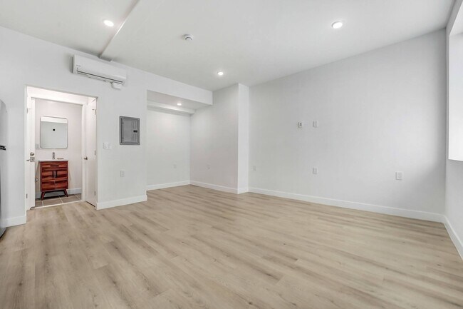 Building Photo - 1937-1939 Argyle