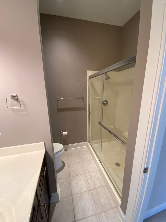 Bathroom #2 Shower - 2011 Frankfort Ave