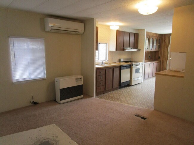 Building Photo - Manufactured Home on Acreage with Cascade Mountain Views! - Available Soon!