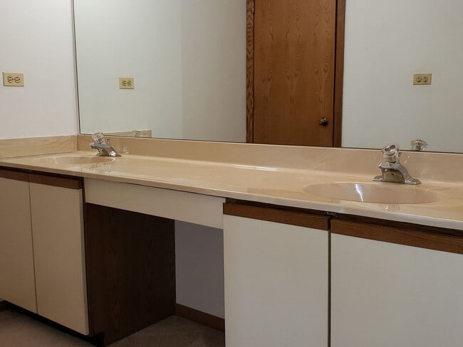 Building Photo - 107 Sumac Ln