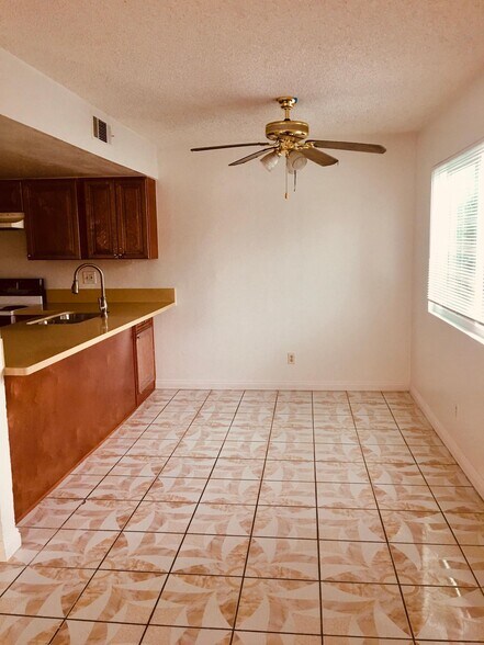 Building Photo - 375 W 16th St