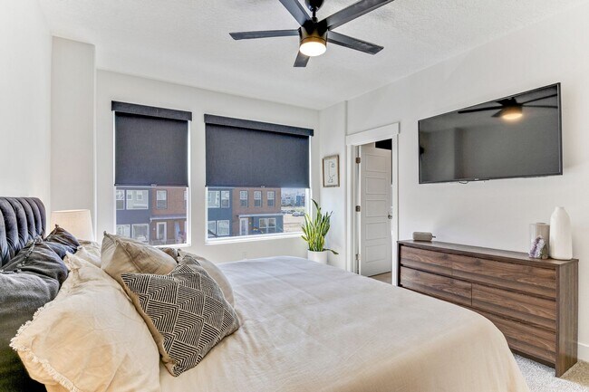Building Photo - Beautiful Townhome in Daybreak