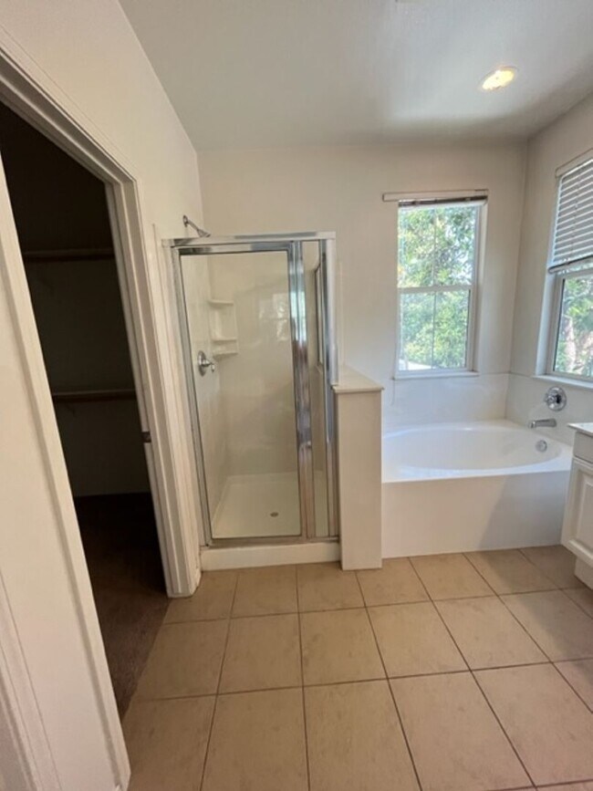 Building Photo - 3591 Sacramento Dr