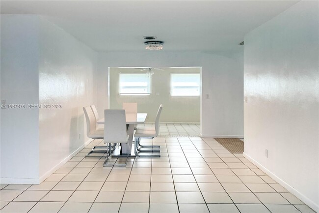 Building Photo - 1911 N 44th Ave