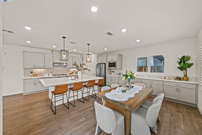 Building Photo - 318 Paradiso Ct