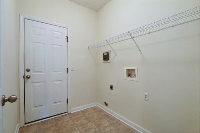 Building Photo - 3 Bedroom 2 Bathroom Live Oak - Richmond Hill
