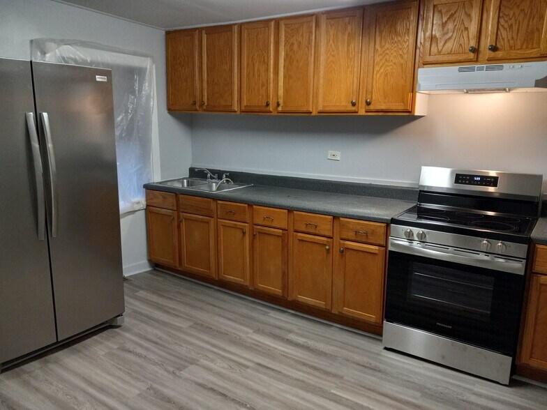 Building Photo - 208 W Davidson Ave