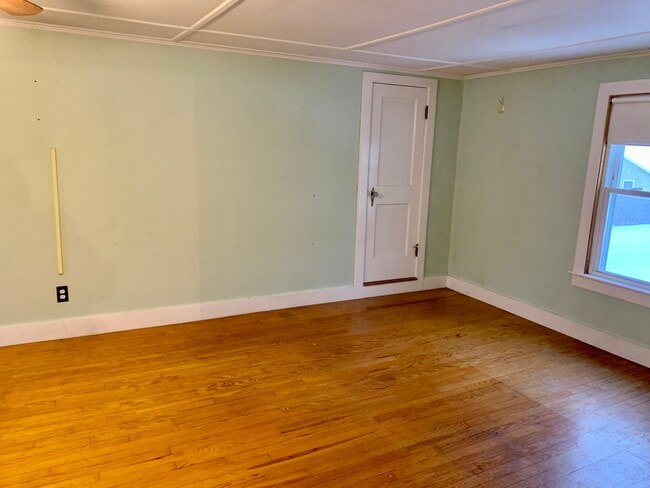 Building Photo - 6 Clark St