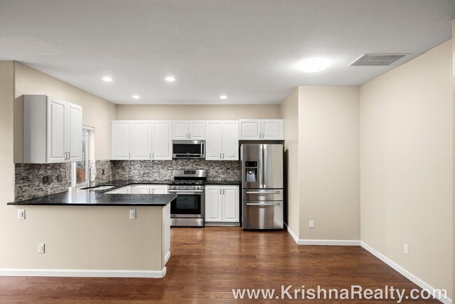 Building Photo - Charming **UPDATED** 3 BD* 2.5 BA* Single ...