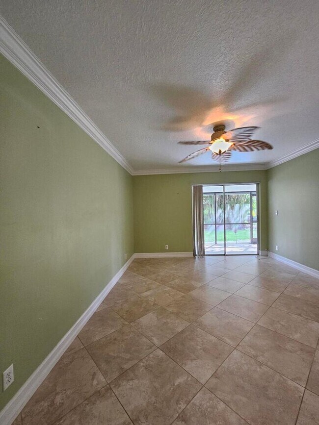 Building Photo - 7526 Pinewalk Dr S