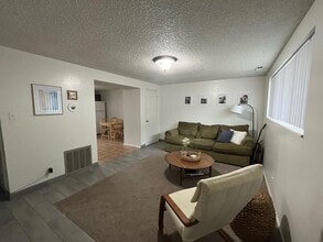 Building Photo - Remodeled 2 Bed 1 Bath, Apartment in Provo