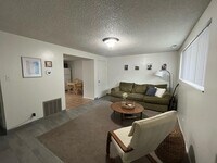 Building Photo - Remodeled 2 Bed 1 Bath, Apartment in Provo