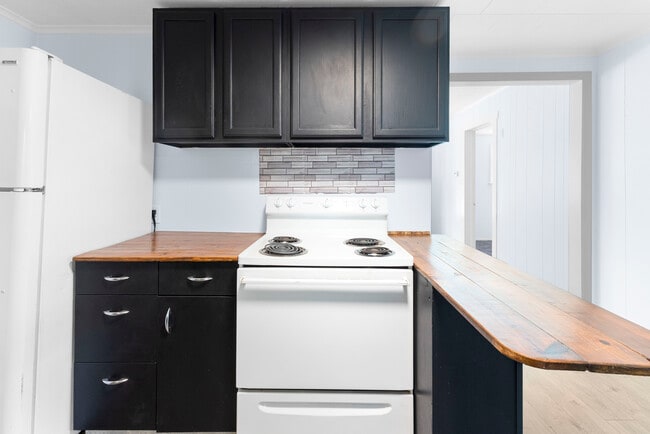 Building Photo - 77 Luka Rd