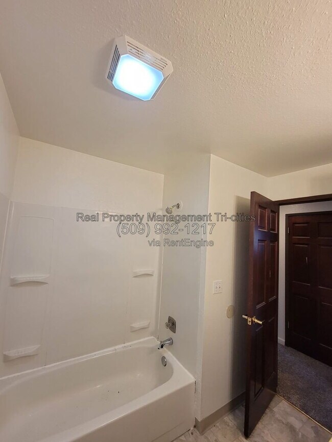 Building Photo - 1102 S Olympia Pl