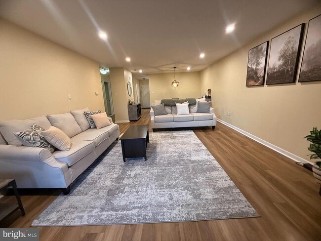 Building Photo - 180 Valley Stream Cir