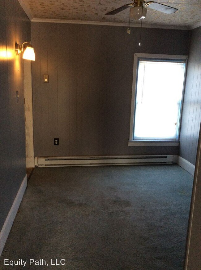 Building Photo - 2 br, 1 bath House - 941 W. Pine Street