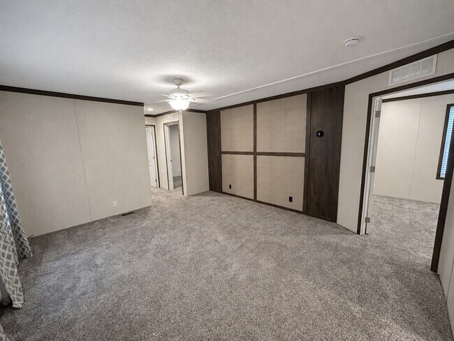 Building Photo - 323 Utah Ct