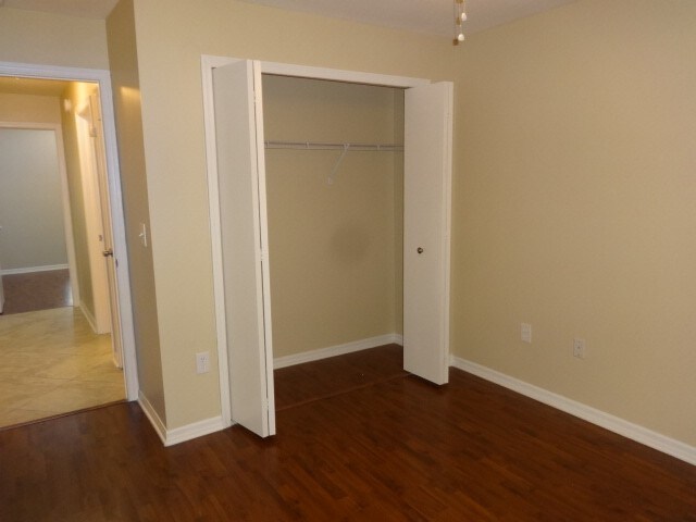 Building Photo - 215 Lookout Dr