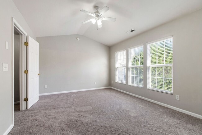 Building Photo - Beautiful End-Unit Townhome in Sought-After Breckenridge!