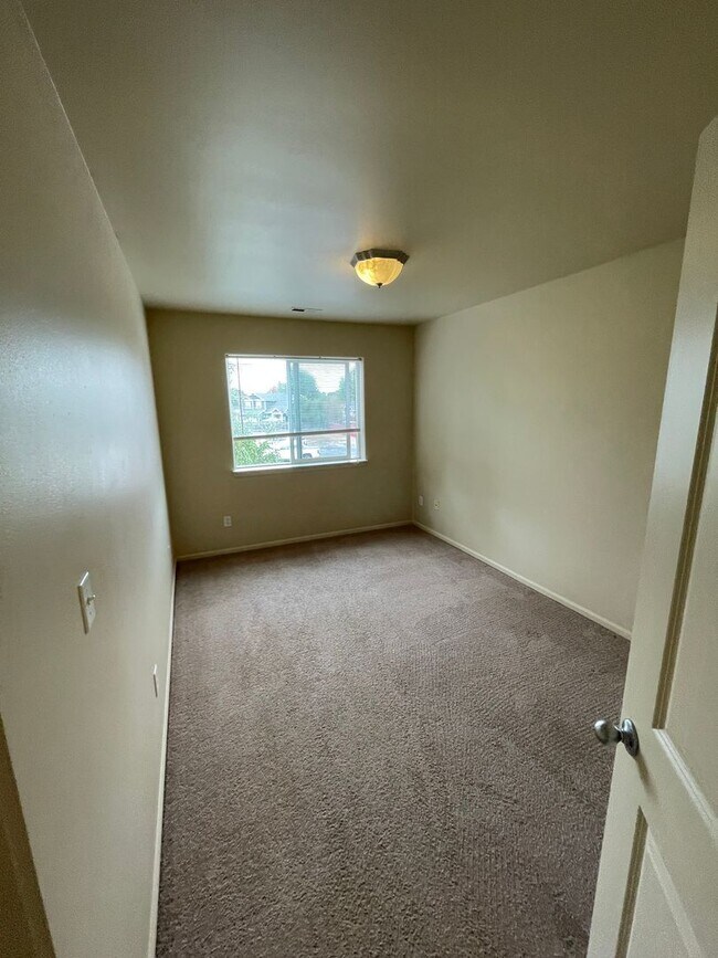 Building Photo - 232