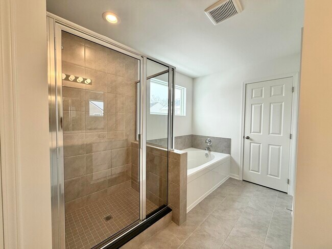 Building Photo - 6173 S Trailwoods Dr