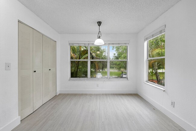 Building Photo - 417 Vista Isles Dr