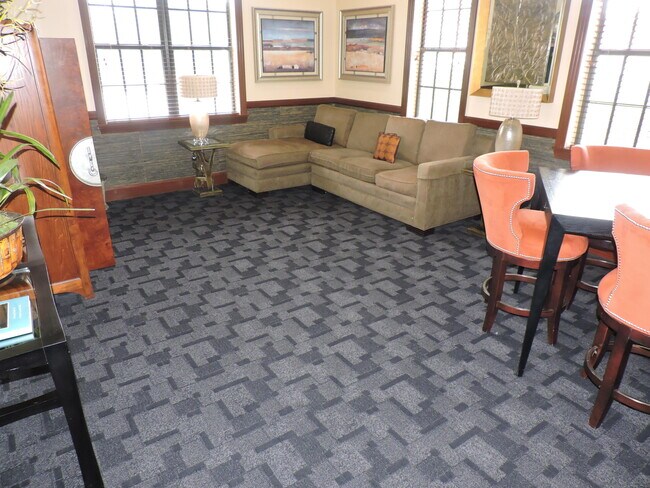 Building Photo - 4905 Midtown Ln