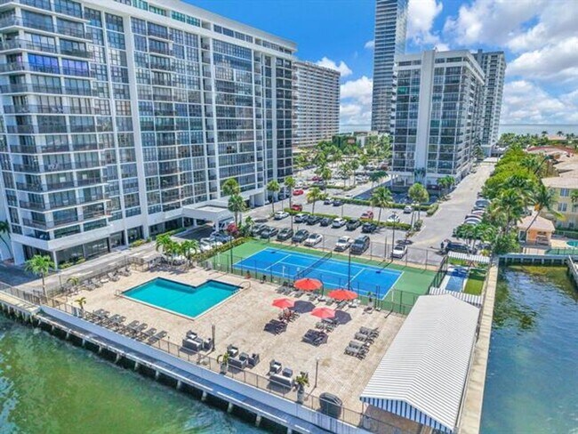 Building Photo - 2049 S Ocean Dr