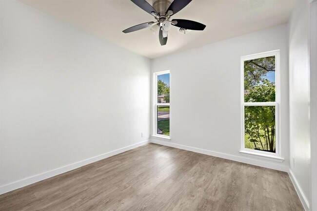 Building Photo - 6910 Rufus Dr