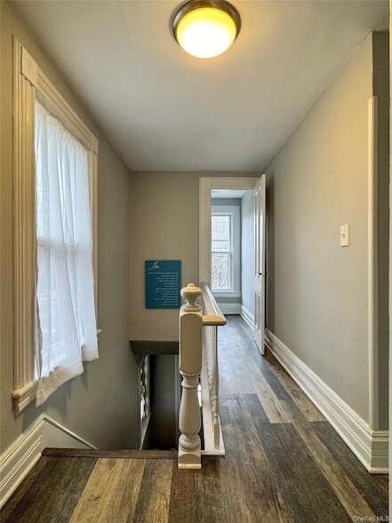 Building Photo - 453 Montauk Hwy