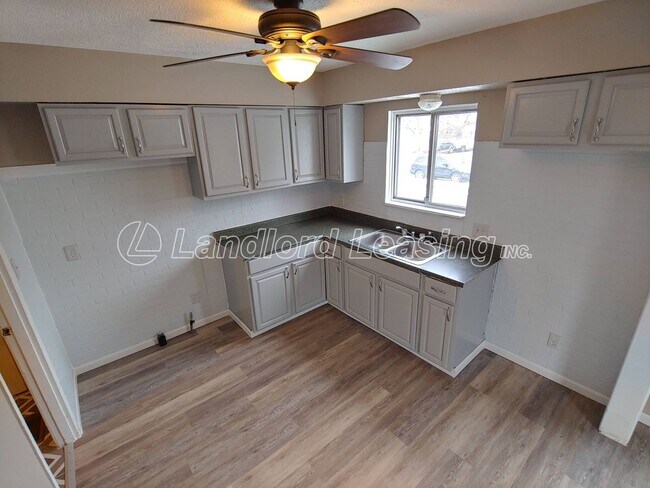 Building Photo - Reduced Deposit $595.00 Freshly painted 3 bedroom with new flooring throughout!