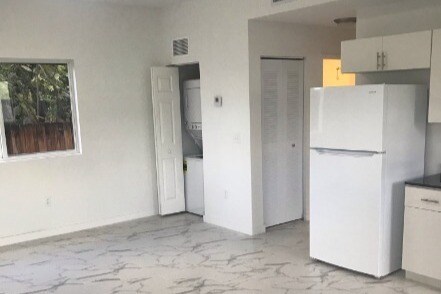 Building Photo - Ronnys Place