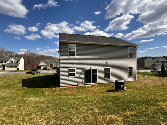 Building Photo - 145 Holly Hill Dr
