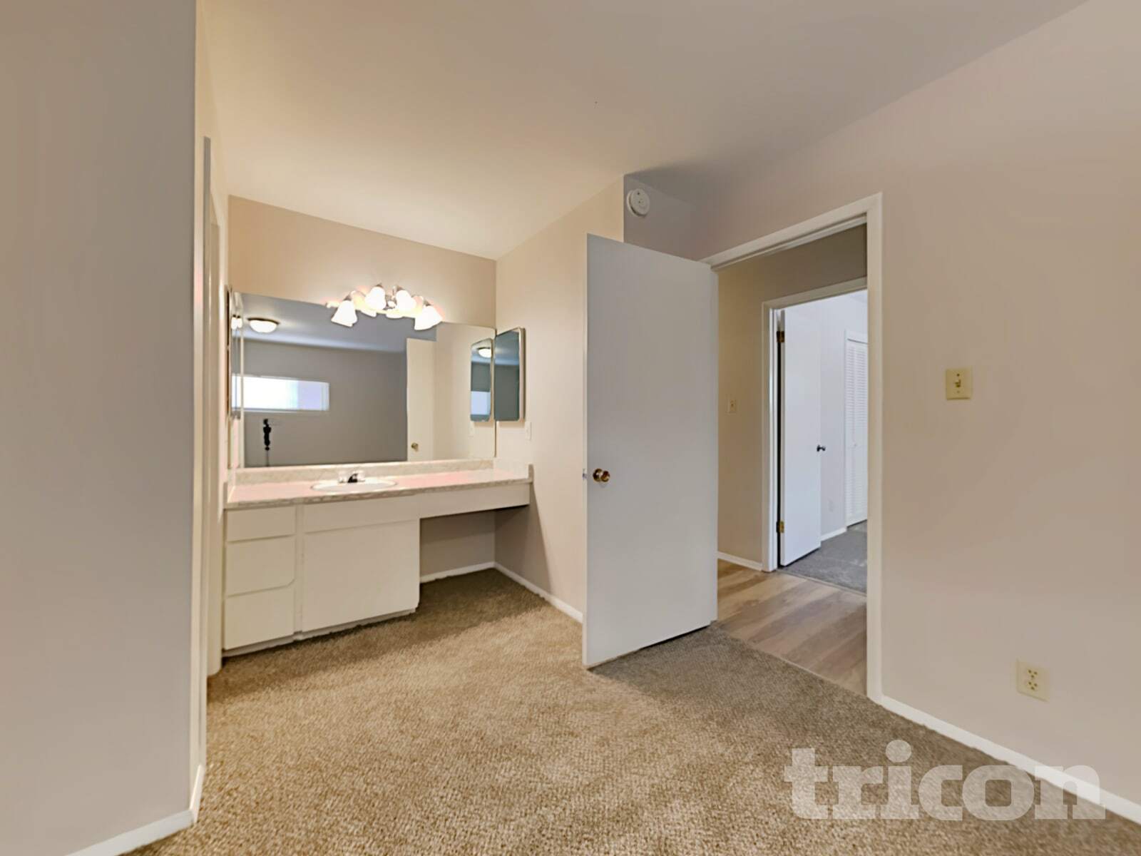 Building Photo - 1045 Crown Dr