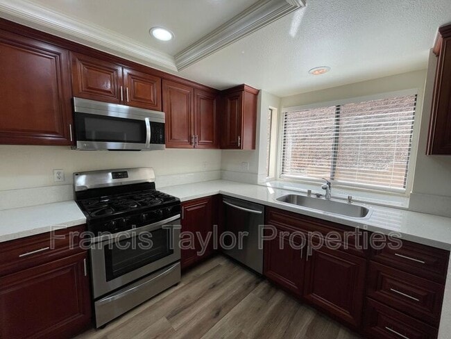Building Photo - 1808 Apache Glen