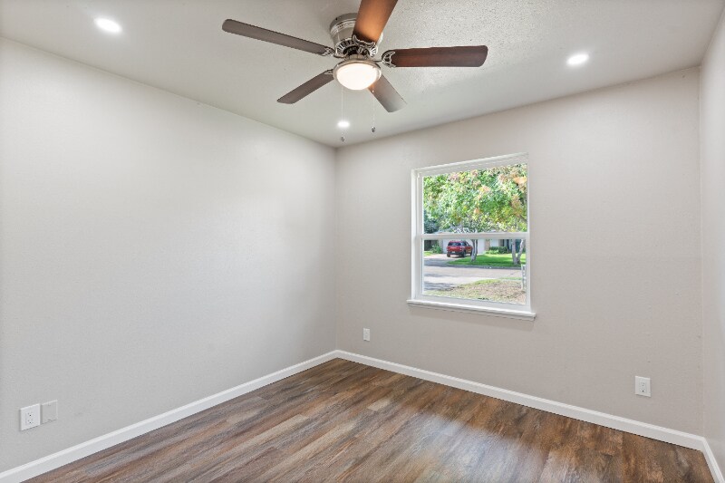 Building Photo - 819 Wateka Way