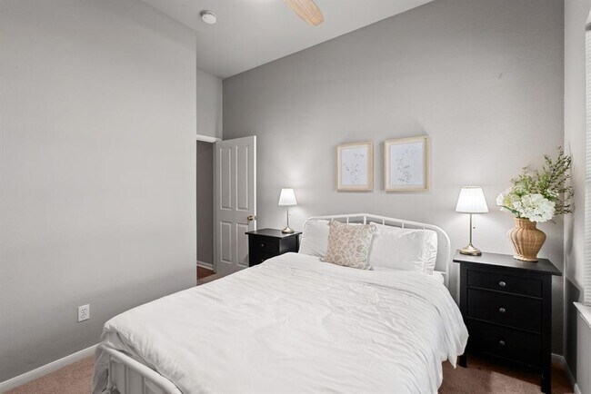 Building Photo - 9305 Donner Ln