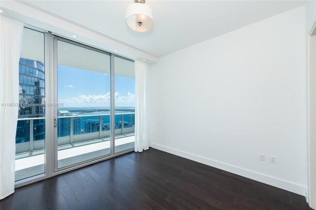 Building Photo - 200 Biscayne Blvd Way